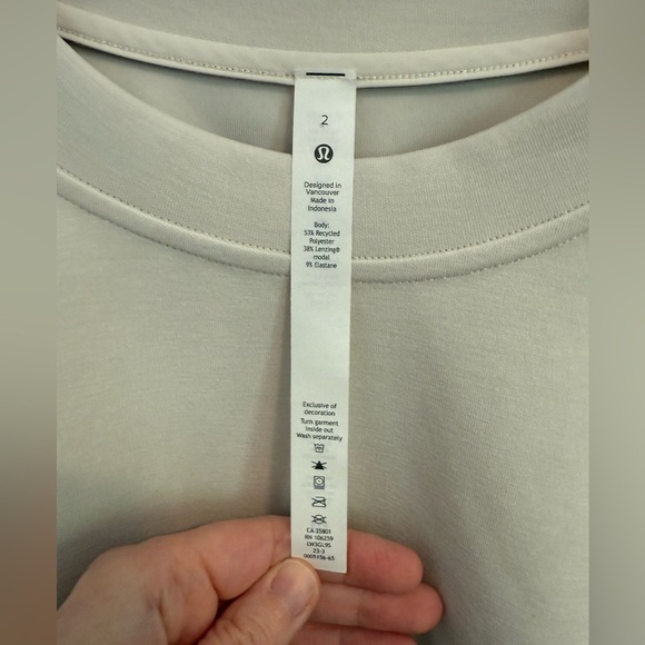 Lululemon Perfectly Oversized Crop Crew Softstreme Women Long Sleeve Beige Sz 2 - Picture 2 of 7